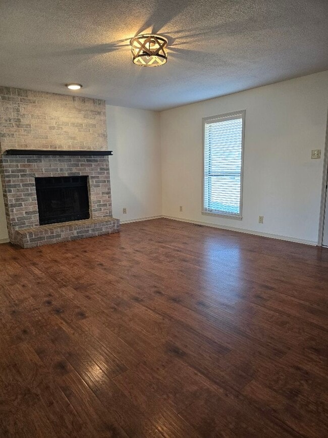 Foto del edificio - Newly Renovated 3/2/2 with Cul-de-Sac Location