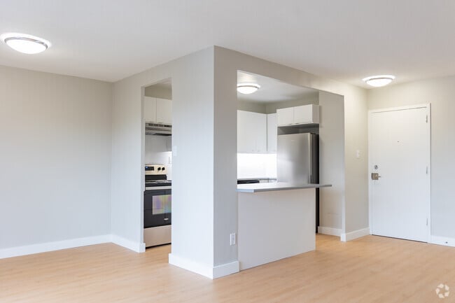 1BR, 1BA - 638SF - Kitchen - The Stewart