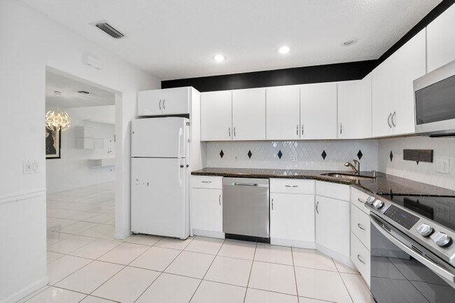 Foto del edificio - 5153 Floria Dr