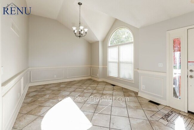Building Photo - 1312 NE 102nd St