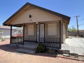 Building Photo - 706 N Arbor Ave