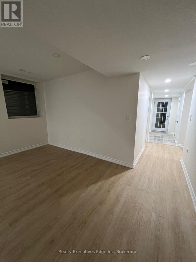 Building Photo - 87 Mussen St