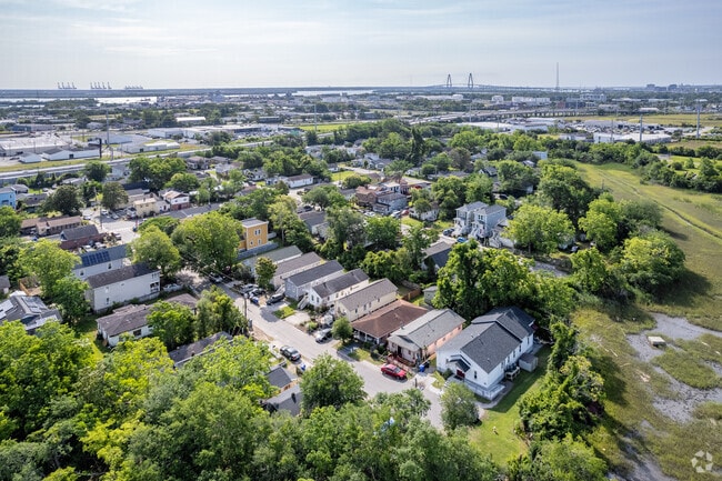 Rosemont neighborhood backs up beautiful marshes and the Ashley River.