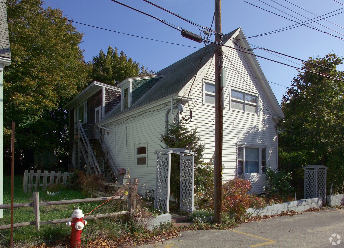 Primary Photo - 17 Alden St