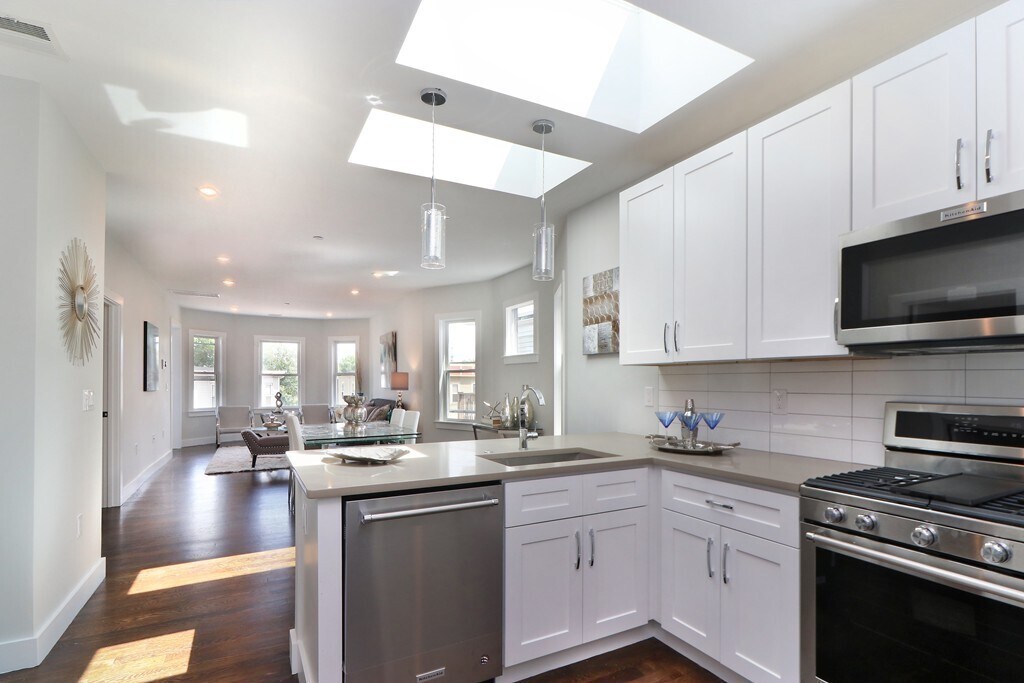 Foto principal - 127 Pleasant St