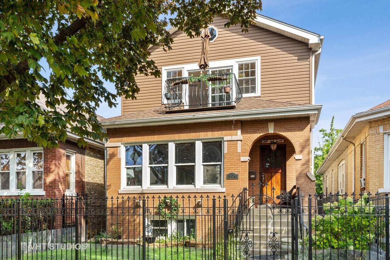 Primary Photo - 5120 W Drummond Pl