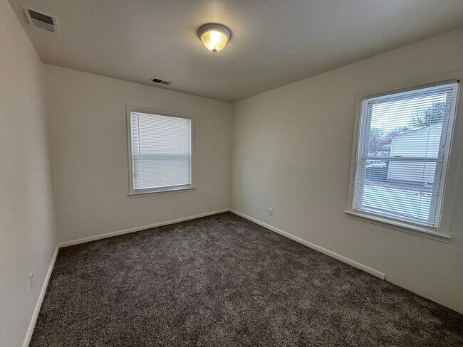 Foto del edificio - 11291 Lozier Ave