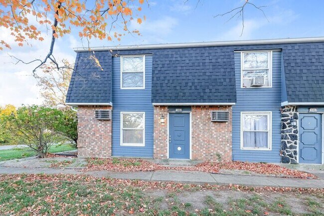 Building Photo - 146 Forest St