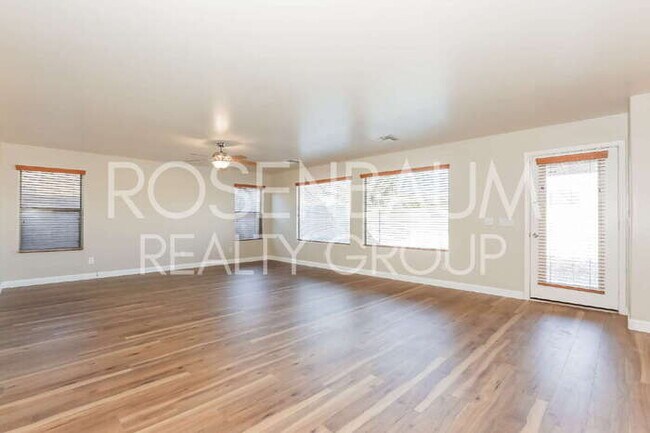 Foto del edificio - 298 W Dana Dr