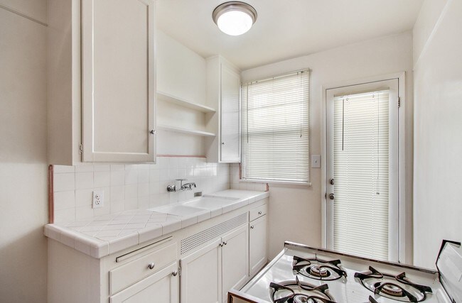 Foto del edificio - 4691 N Banner Dr