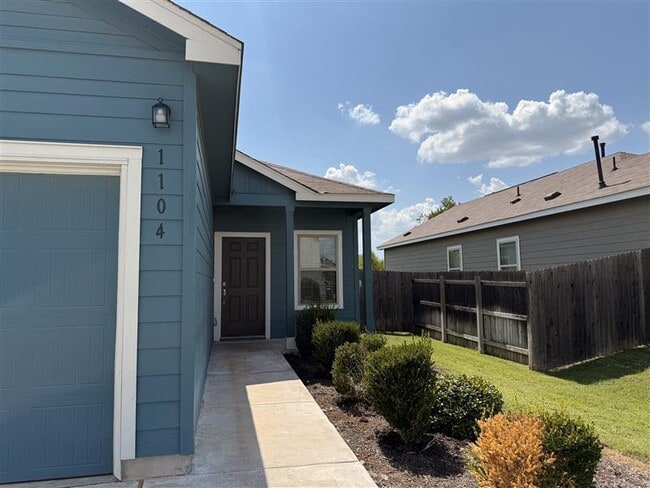 Building Photo - 1104 Boons Creek St