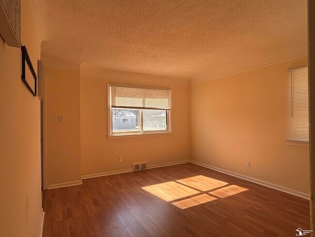 Foto del edificio - 26138 Yale St