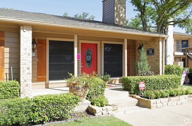 Oficina de arrendamiento en la entrada - The Oakley Apartment Homes