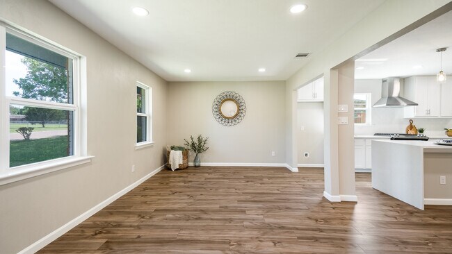 Building Photo - 8821 Forest Cliff Dr