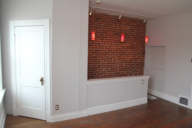Building Photo - 1108 Tamm Ave