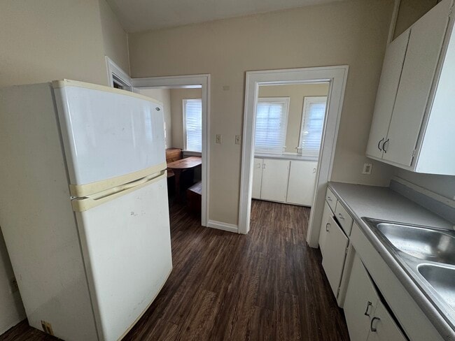 Building Photo - 1211 N Sheridan St