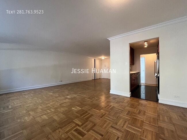 Building Photo - 200 E 71st St