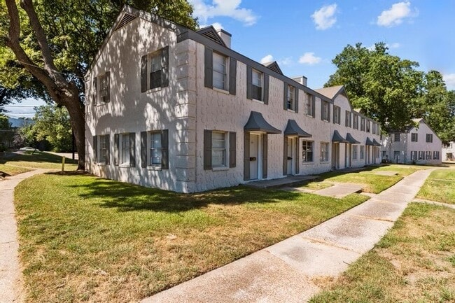 Building Photo - Townhomes at South Highlands