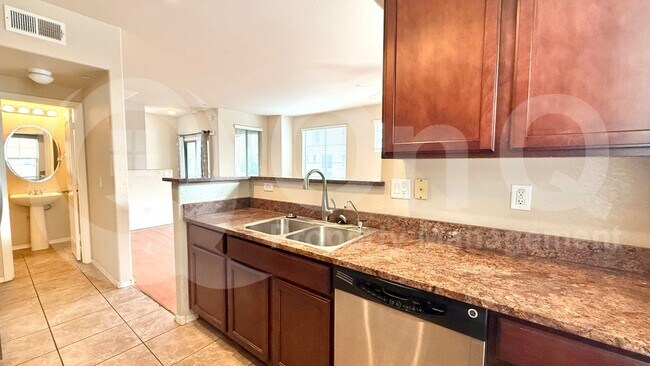 Foto del edificio - 900 S 94th St