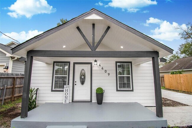 Foto del edificio - 4409 McKinley St