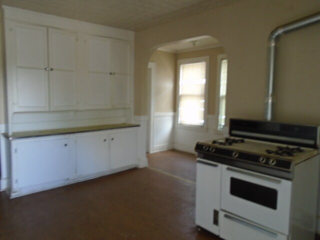 Primary Photo - 722 E Main St
