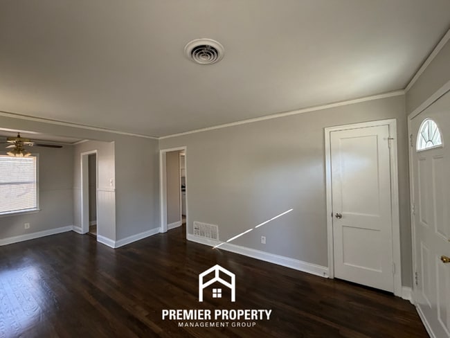 Building Photo - Charming 3-Bedroom Memphis Rental with Hardwood Floors & Fenced Backyard