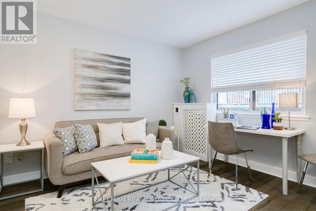 Building Photo - 214 Wellesley St E