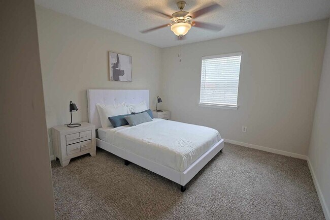 Foto del edificio - 50 Northtown Dr