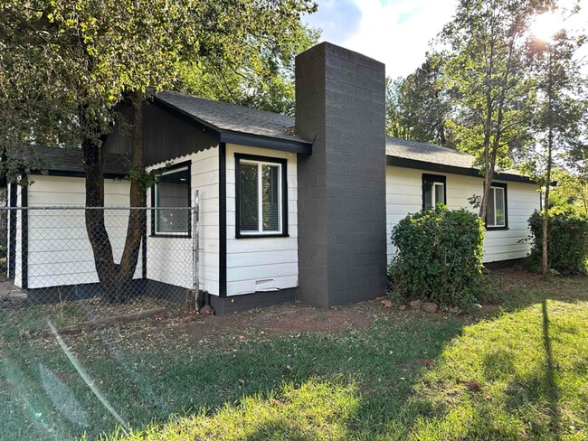 Building Photo - 2037 Aspen Dr