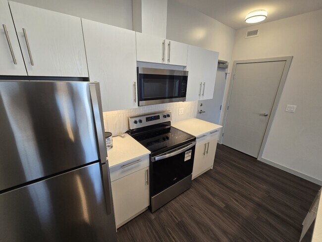 Building Photo - 1125 Pembina Hwy