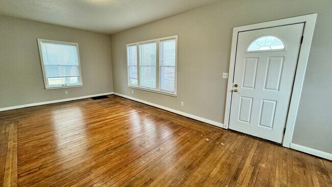 Foto del edificio - 843-845 Prince SE