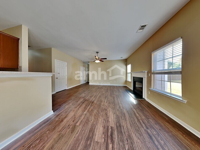 Building Photo - 10 Wild Meadow Drive