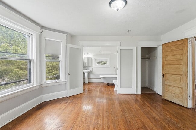 Foto del edificio - June 1st 2026 Move in Beautiful 7 Bedroom ...