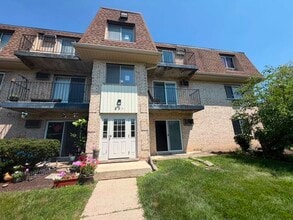 Building Photo - 281 Shorewood Dr