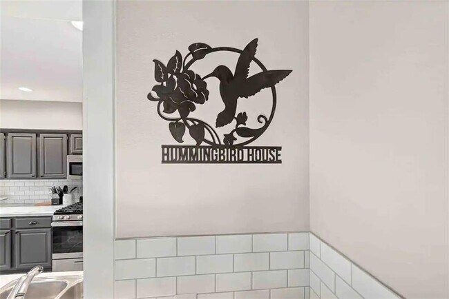 Building Photo - 701 SW Maidstone Ave