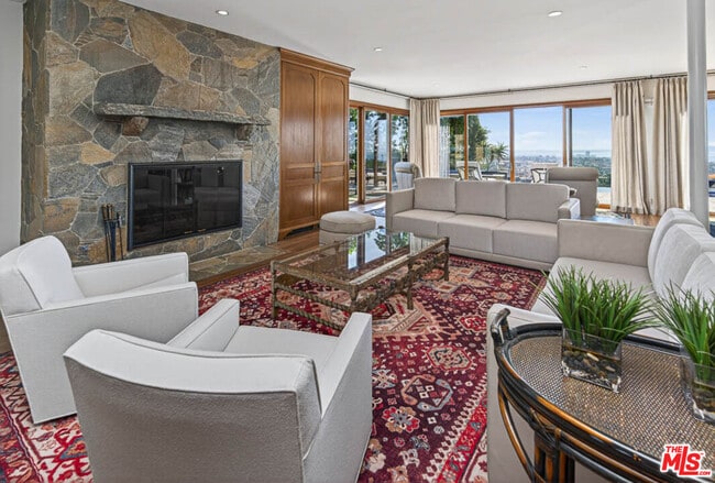 Building Photo - 1120 El Medio Ave