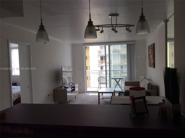 Building Photo - 1345 Lincoln Rd
