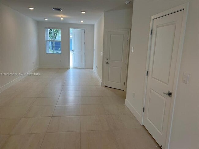 Foto del edificio - 136 SW 170th Ave