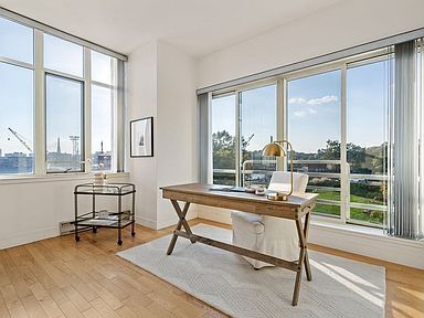 Building Photo - This lovely corner unit with gorgeous city...