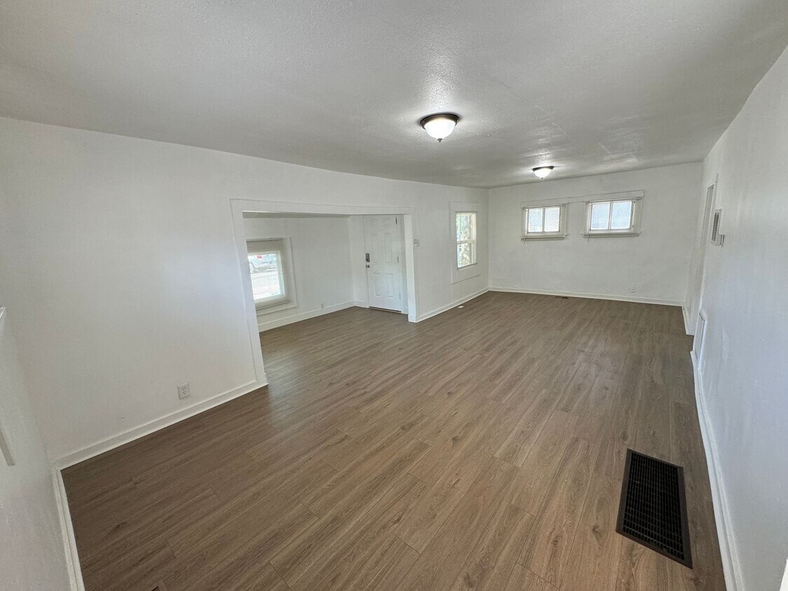 Fully Remodeled home in great location! - Fully Remodeled home in great location!