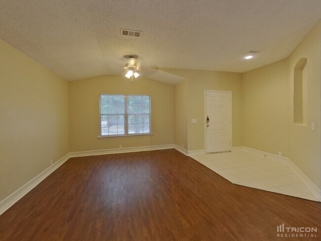 Building Photo - 848 Paint Horse Trail Saginaw TX