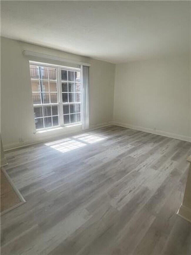 Foto del edificio - 3320 N Arnoult Rd