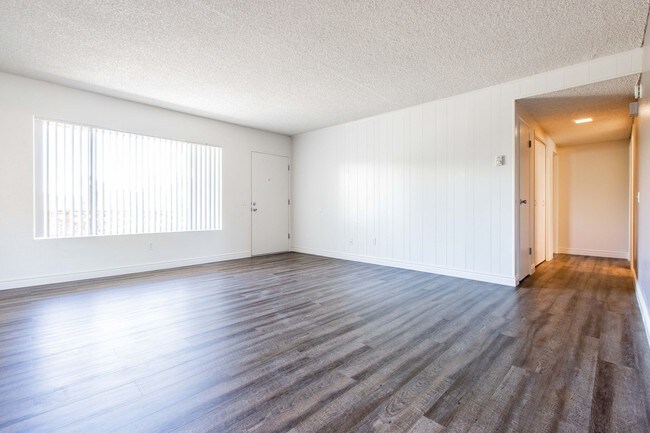 Building Photo - 1110 Meadow Lake Dr