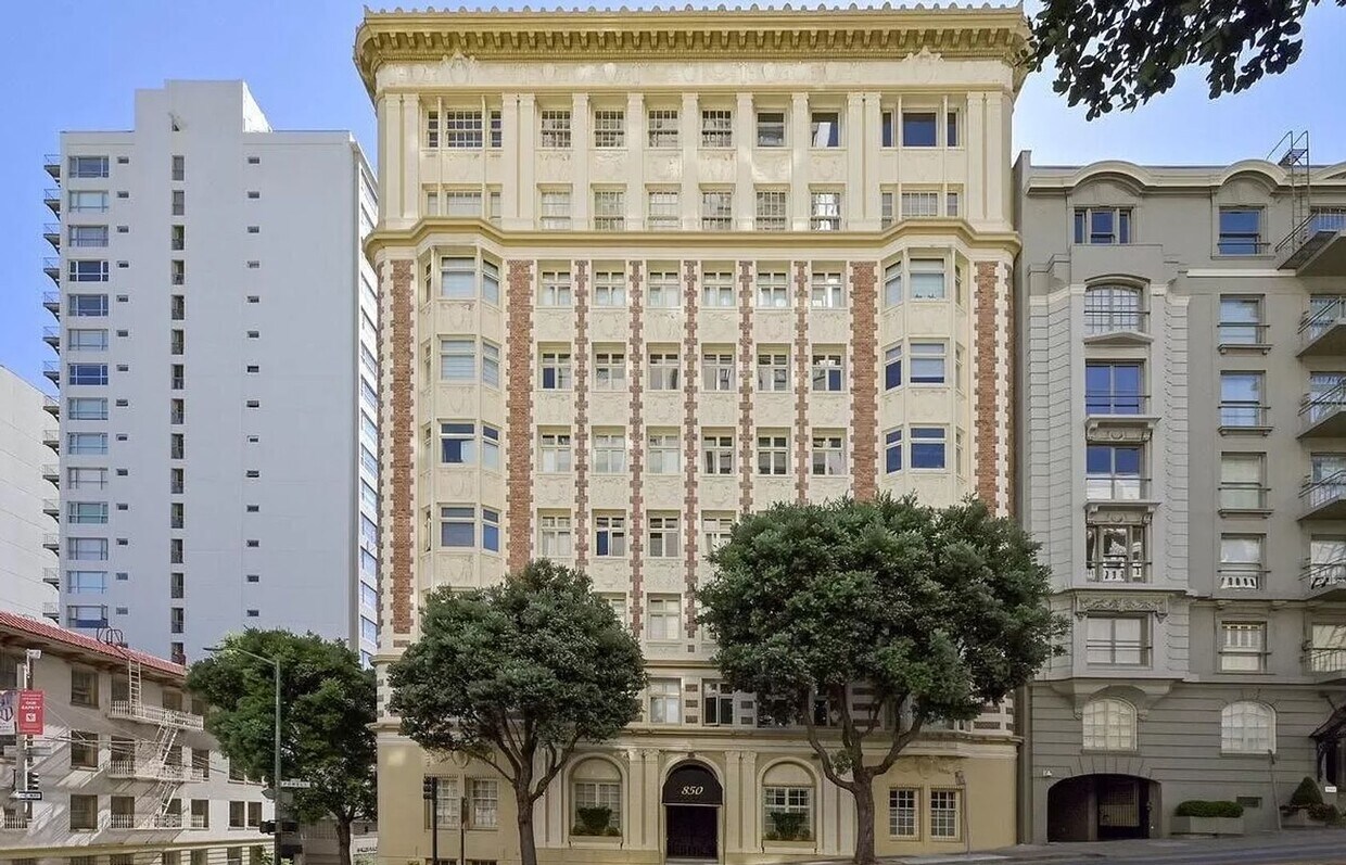 Primary Photo - Nob Hill: Bright and Spacious, Unfurnished...