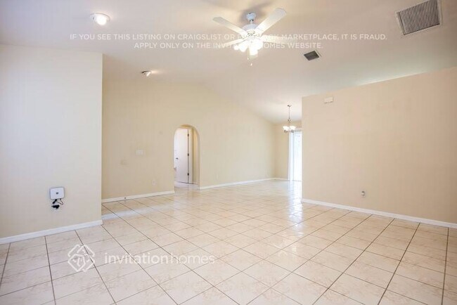 Foto del edificio - 15562 Horseshoe Ln
