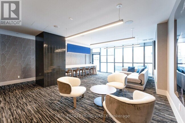 Building Photo - 286 Main St