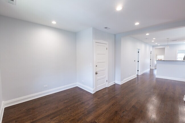 Foto del edificio - 3046 W George St