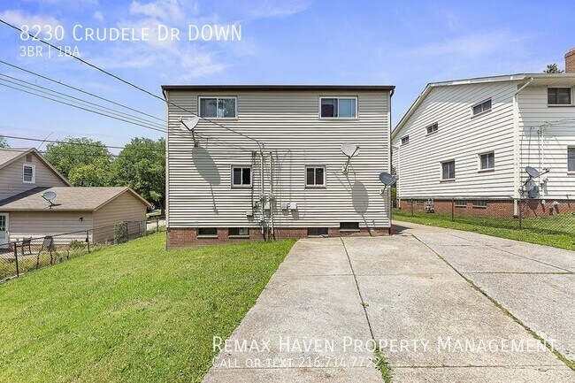 Building Photo - 8230 Crudele Dr DN, Garfield Heights -Spac...