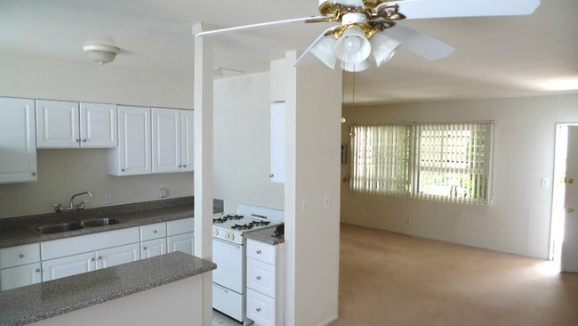 Foto del edificio - 4706-4708 Kester Ave