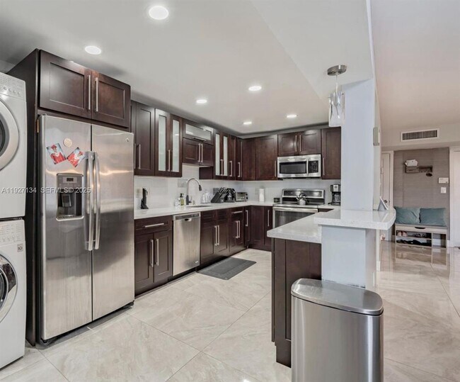 Foto del edificio - 550 NW 210th St